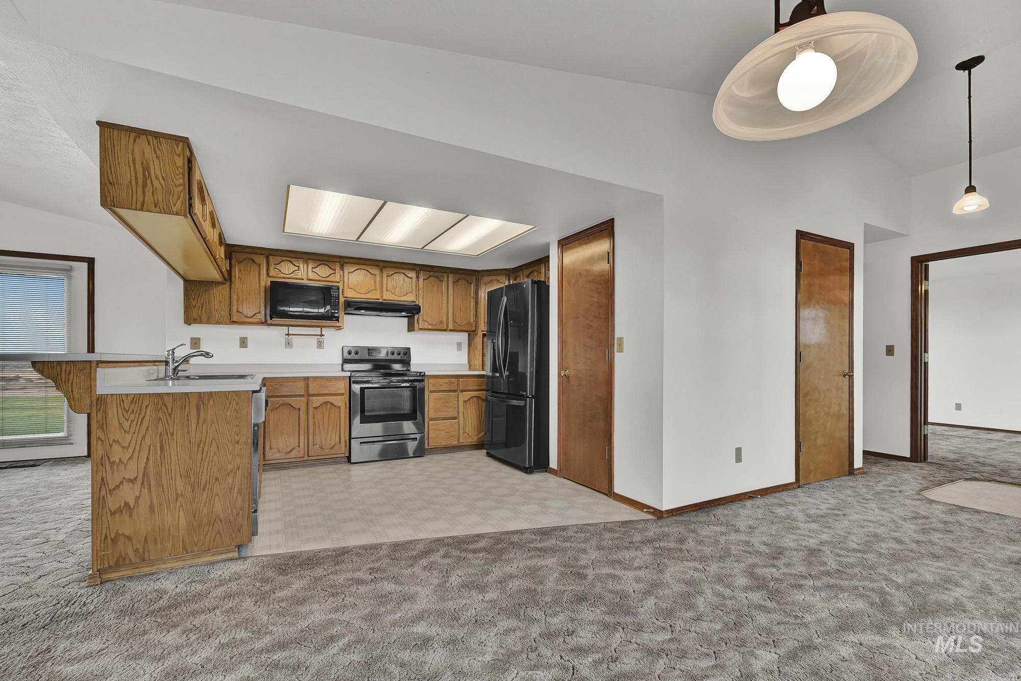 4675 SW Lark Dr, Mountain Home, Idaho 83647, 3 Bedrooms, 2 Bathrooms, Residential For Sale, Price $850,000,MLS 98968503