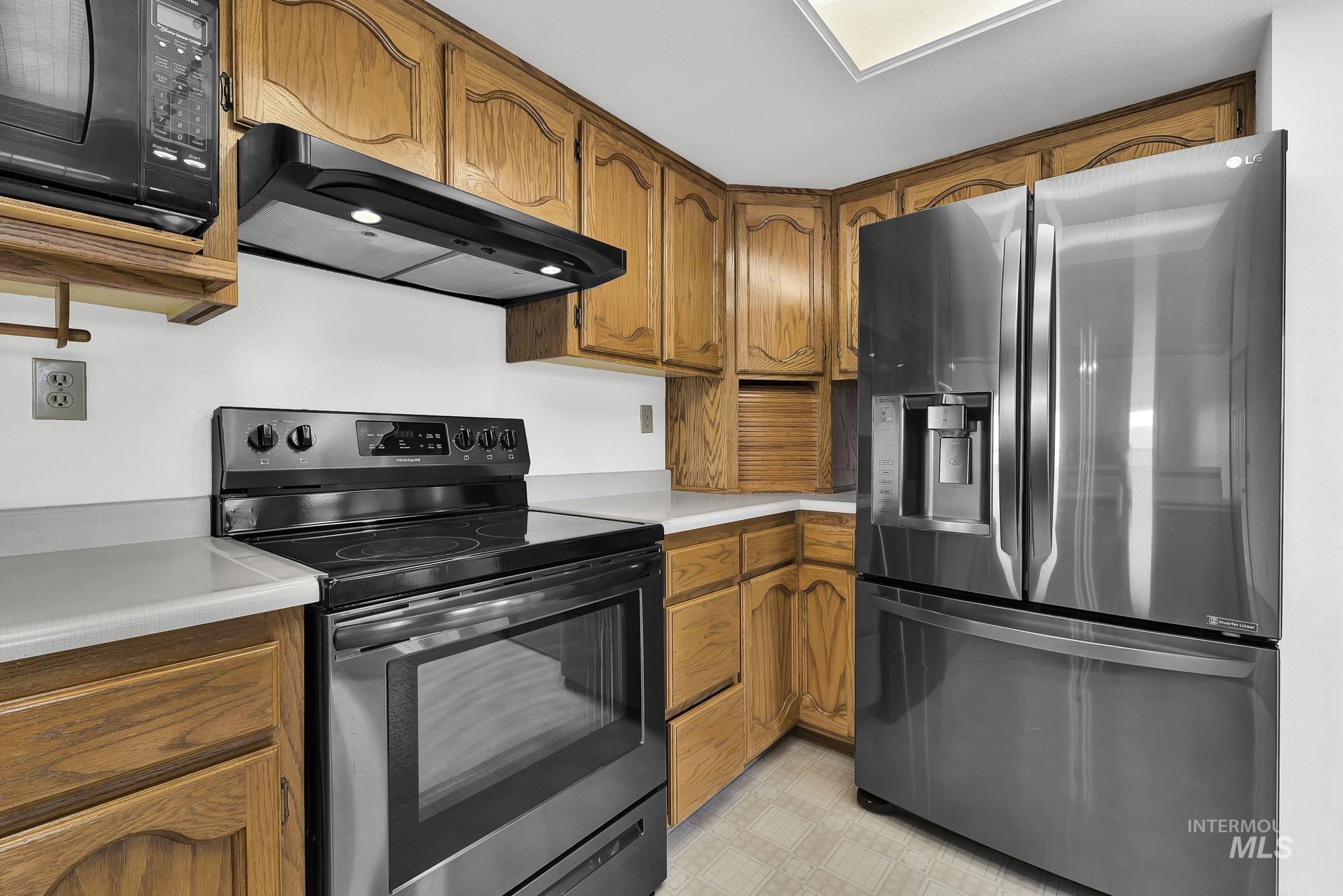 4675 SW Lark Dr, Mountain Home, Idaho 83647, 3 Bedrooms, 2 Bathrooms, Residential For Sale, Price $850,000,MLS 98968503