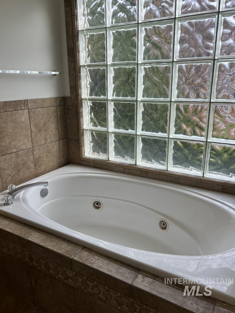 1133 N Torrey Pines, Eagle, Idaho 83616, 4 Bedrooms, 2 Bathrooms, Residential For Sale, Price $597,900,MLS 98968506