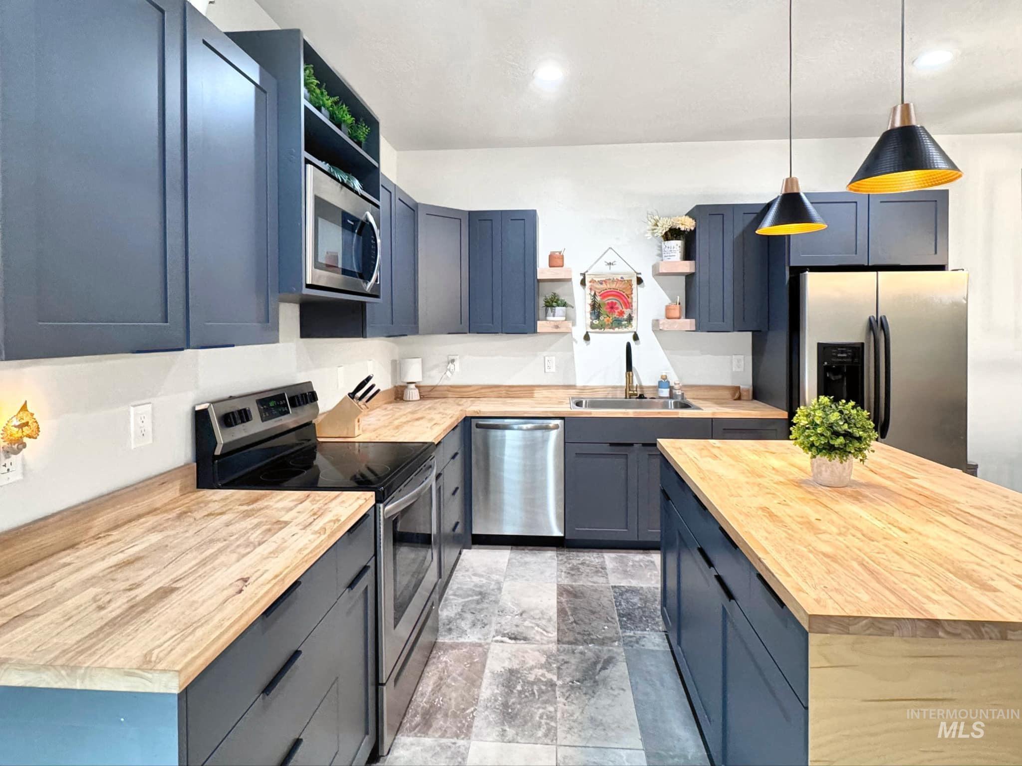 15006 Snow Mountain Dr., Caldwell, Idaho 83607, 5 Bedrooms, 4.5 Bathrooms, Residential For Sale, Price $1,489,000,MLS 98968509