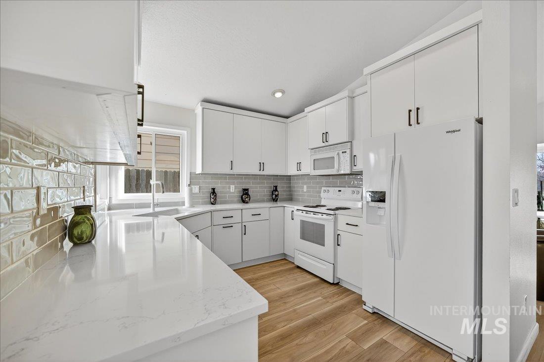 5672 W Drawbridge Dr., Boise, Idaho 83703, 3 Bedrooms, 2 Bathrooms, Residential For Sale, Price $449,900,MLS 98968517