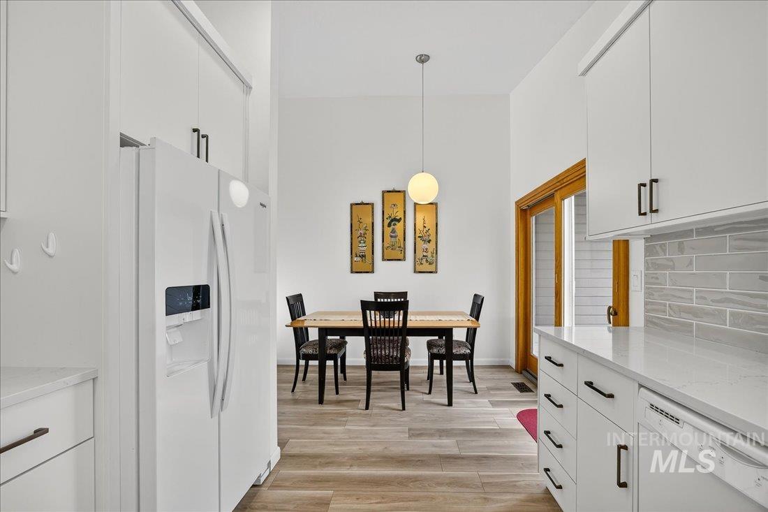 5672 W Drawbridge Dr., Boise, Idaho 83703, 3 Bedrooms, 2 Bathrooms, Residential For Sale, Price $449,900,MLS 98968517