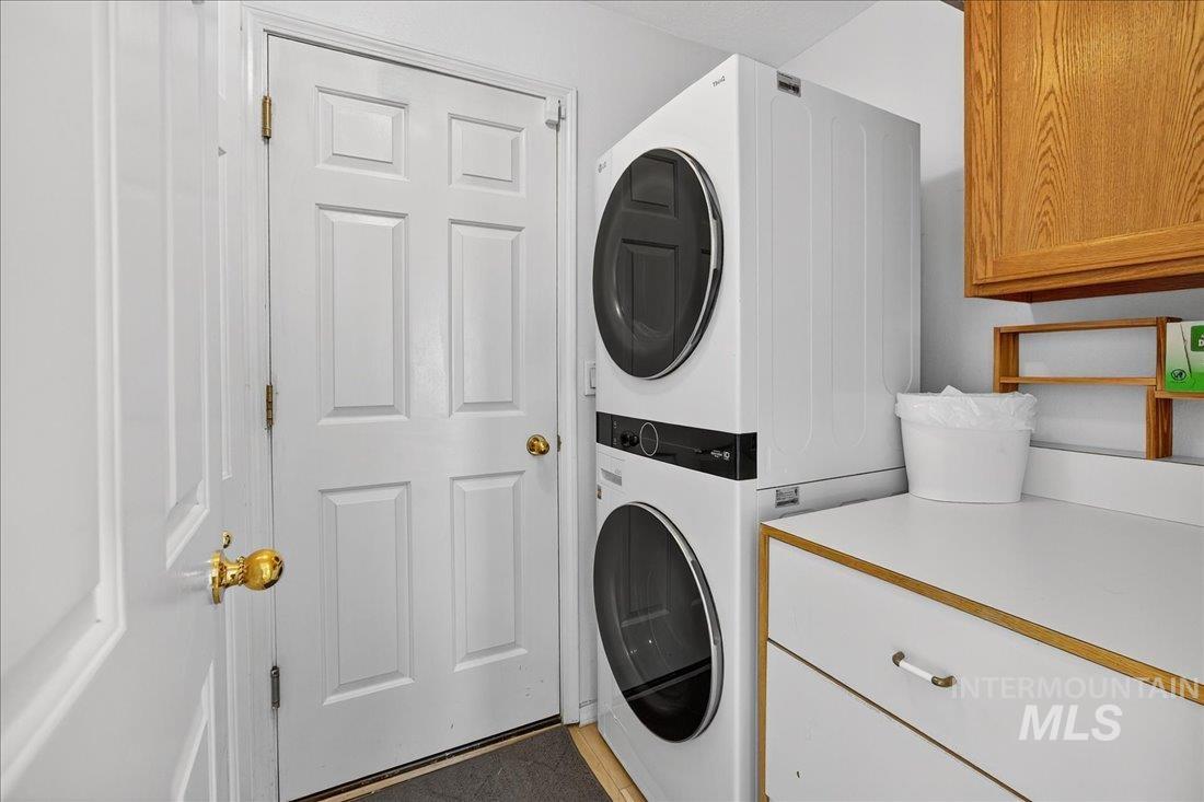 5672 W Drawbridge Dr., Boise, Idaho 83703, 3 Bedrooms, 2 Bathrooms, Residential For Sale, Price $449,900,MLS 98968517