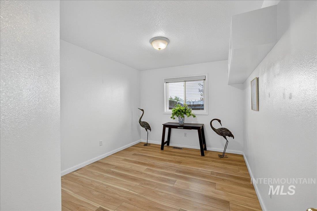 5672 W Drawbridge Dr., Boise, Idaho 83703, 3 Bedrooms, 2 Bathrooms, Residential For Sale, Price $449,900,MLS 98968517