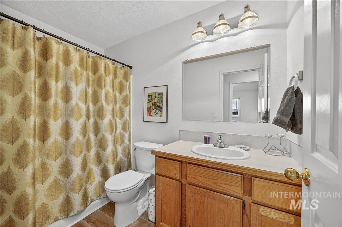 5672 W Drawbridge Dr., Boise, Idaho 83703, 3 Bedrooms, 2 Bathrooms, Residential For Sale, Price $449,900,MLS 98968517