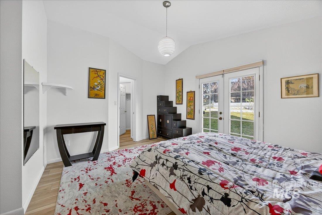 5672 W Drawbridge Dr., Boise, Idaho 83703, 3 Bedrooms, 2 Bathrooms, Residential For Sale, Price $449,900,MLS 98968517