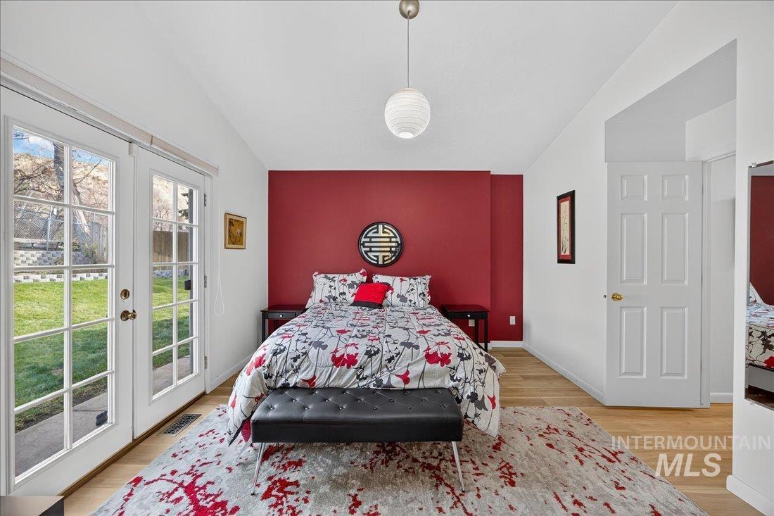 5672 W Drawbridge Dr., Boise, Idaho 83703, 3 Bedrooms, 2 Bathrooms, Residential For Sale, Price $449,900,MLS 98968517