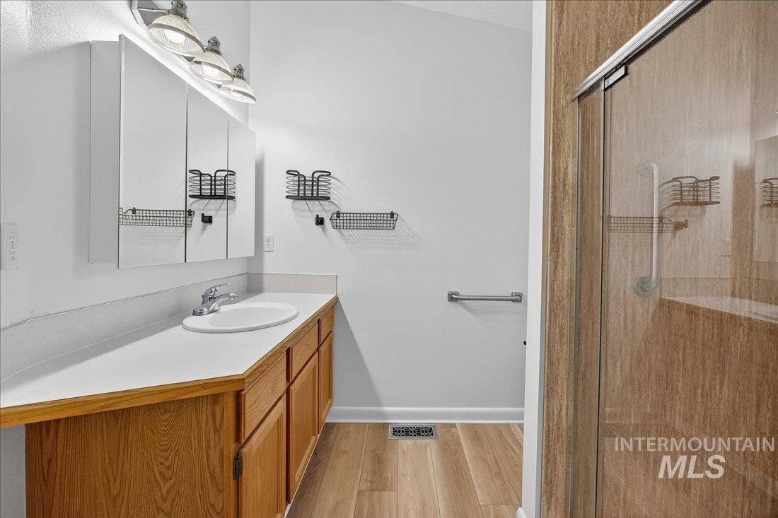 5672 W Drawbridge Dr., Boise, Idaho 83703, 3 Bedrooms, 2 Bathrooms, Residential For Sale, Price $449,900,MLS 98968517