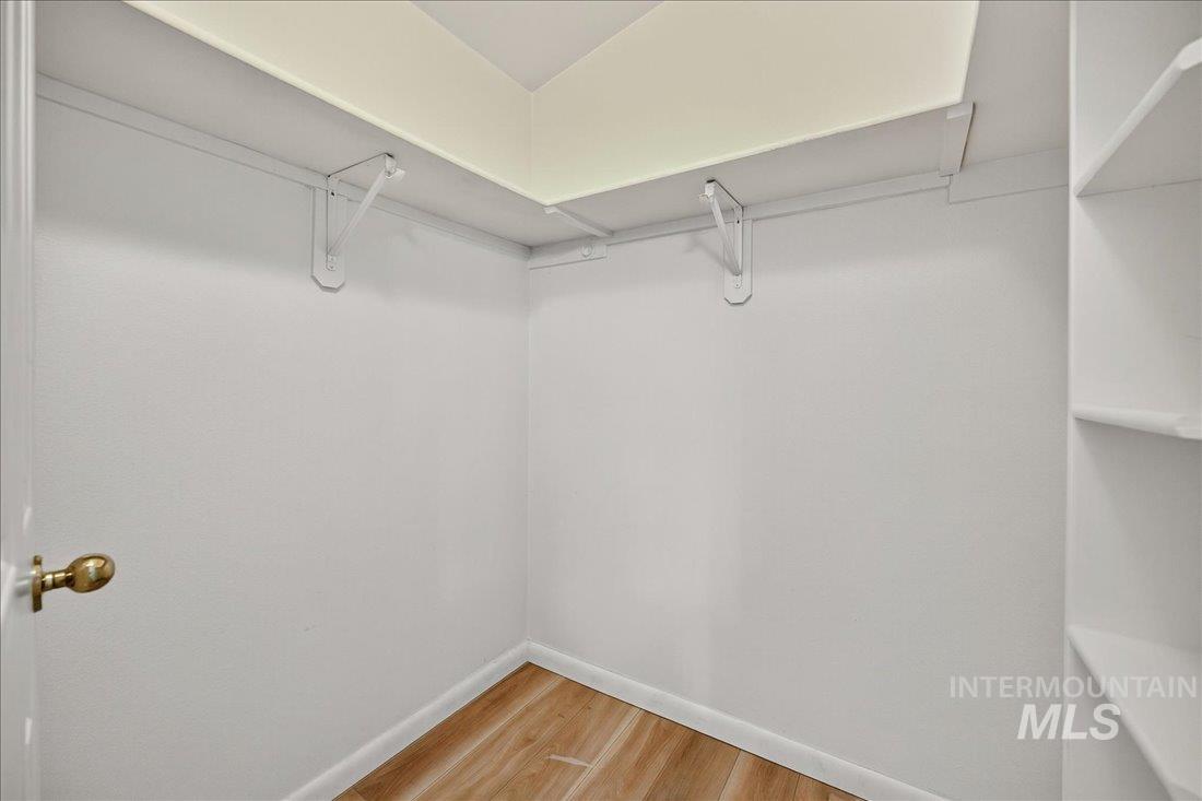 5672 W Drawbridge Dr., Boise, Idaho 83703, 3 Bedrooms, 2 Bathrooms, Residential For Sale, Price $449,900,MLS 98968517