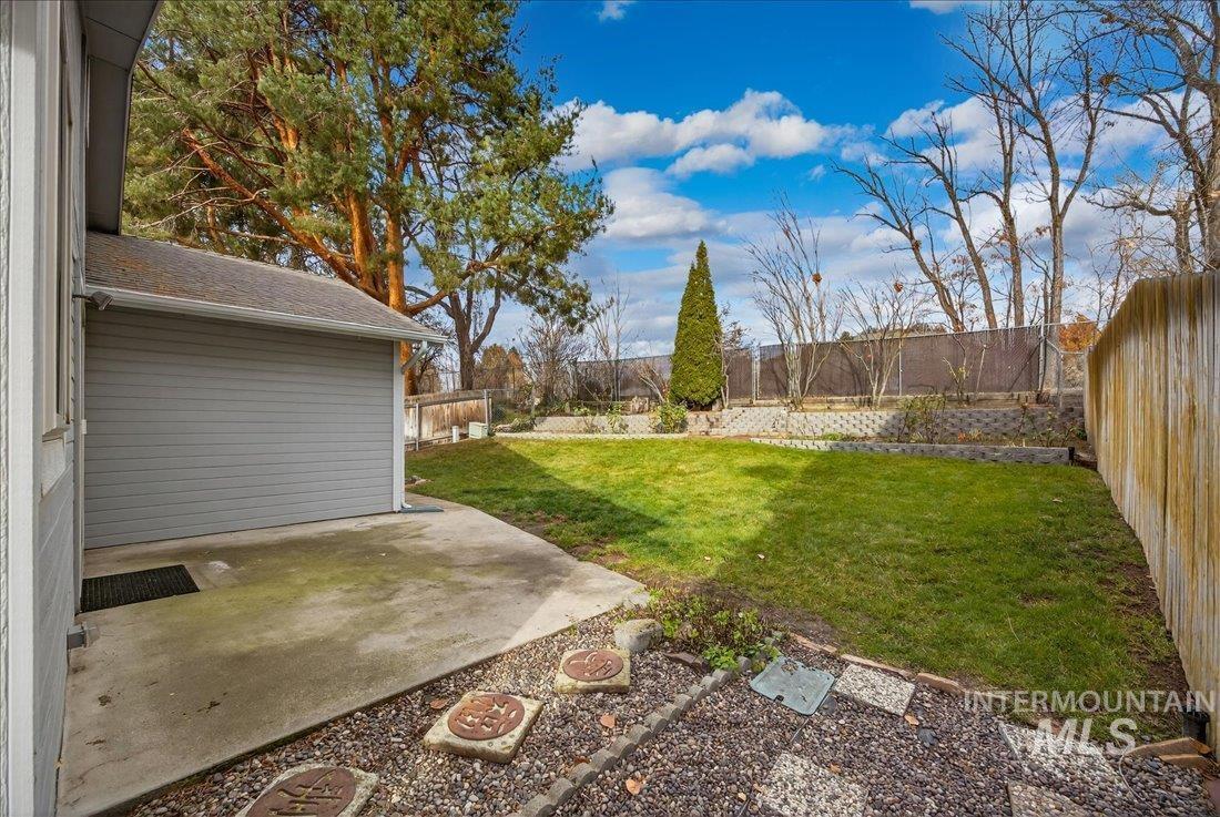 5672 W Drawbridge Dr., Boise, Idaho 83703, 3 Bedrooms, 2 Bathrooms, Residential For Sale, Price $449,900,MLS 98968517