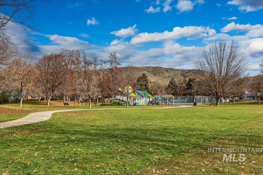 5672 W Drawbridge Dr., Boise, Idaho 83703, 3 Bedrooms, 2 Bathrooms, Residential For Sale, Price $449,900,MLS 98968517