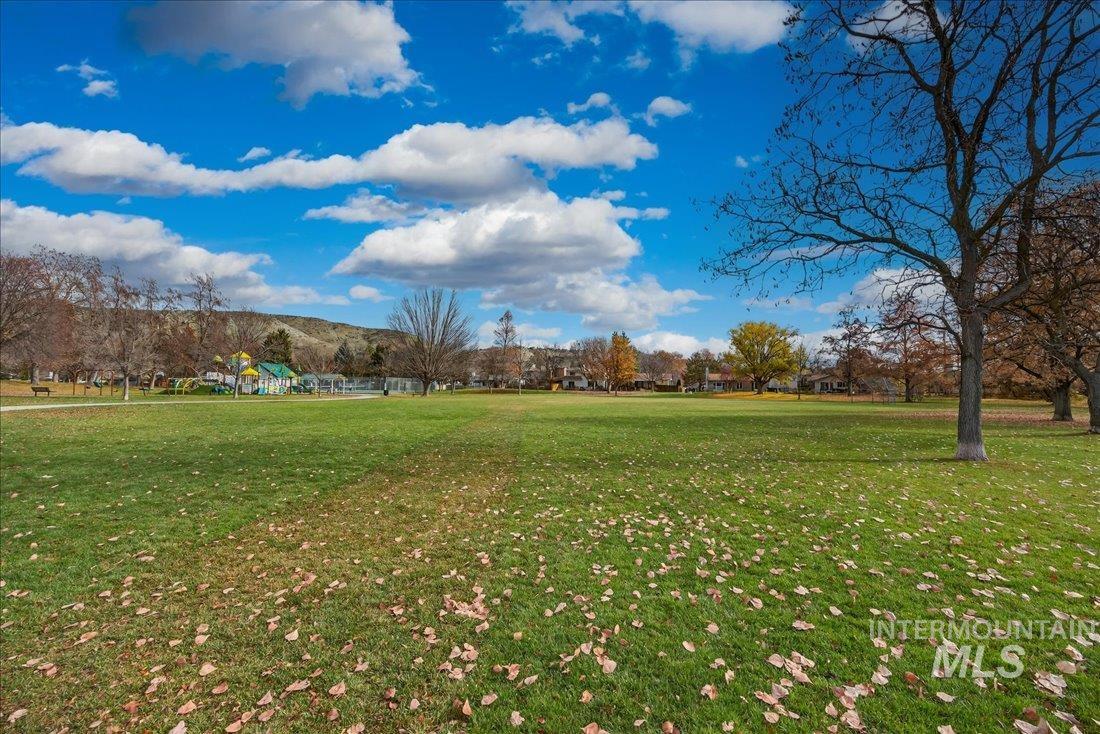 5672 W Drawbridge Dr., Boise, Idaho 83703, 3 Bedrooms, 2 Bathrooms, Residential For Sale, Price $449,900,MLS 98968517