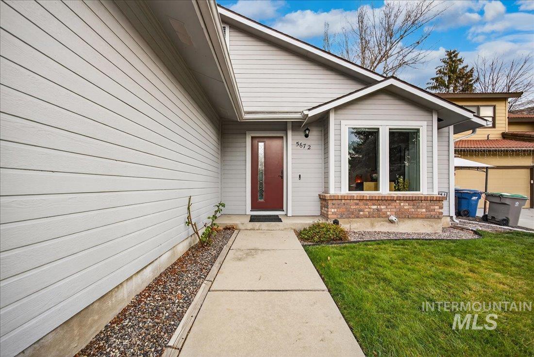 5672 W Drawbridge Dr., Boise, Idaho 83703, 3 Bedrooms, 2 Bathrooms, Residential For Sale, Price $449,900,MLS 98968517