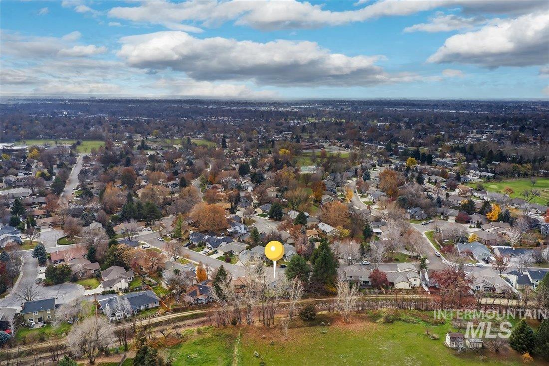 5672 W Drawbridge Dr., Boise, Idaho 83703, 3 Bedrooms, 2 Bathrooms, Residential For Sale, Price $449,900,MLS 98968517