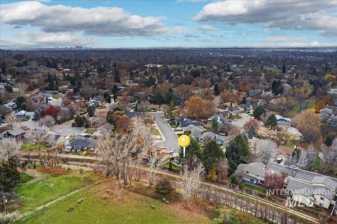 5672 W Drawbridge Dr., Boise, Idaho 83703, 3 Bedrooms, 2 Bathrooms, Residential For Sale, Price $449,900,MLS 98968517