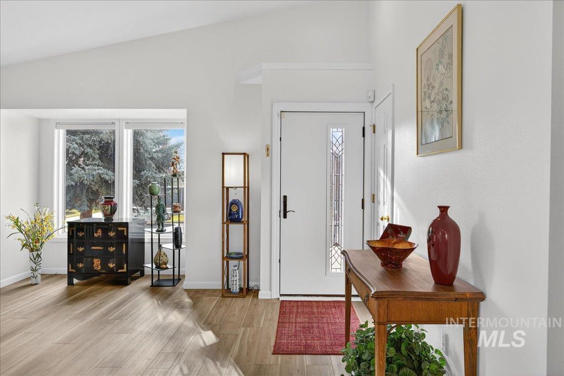 5672 W Drawbridge Dr., Boise, Idaho 83703, 3 Bedrooms, 2 Bathrooms, Residential For Sale, Price $449,900,MLS 98968517