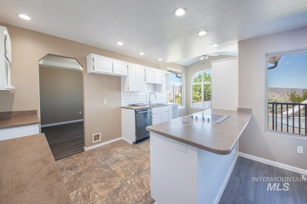 2975 Dove Dr, Clarkston, Washington 99403, 6 Bedrooms, 3.5 Bathrooms, Residential For Sale, Price $499,500,MLS 98968518