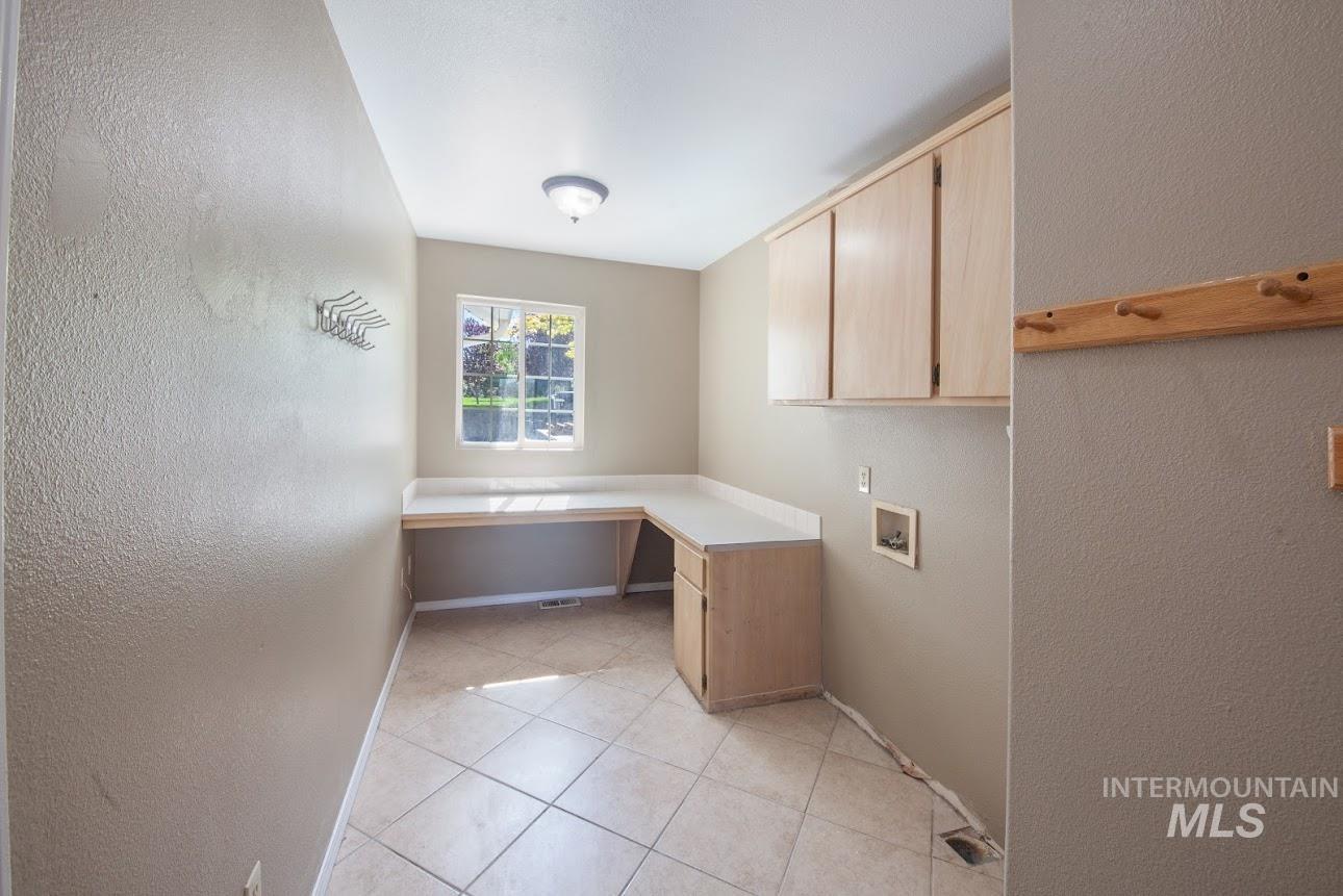 2975 Dove Dr, Clarkston, Washington 99403, 6 Bedrooms, 3.5 Bathrooms, Residential For Sale, Price $499,500,MLS 98968518