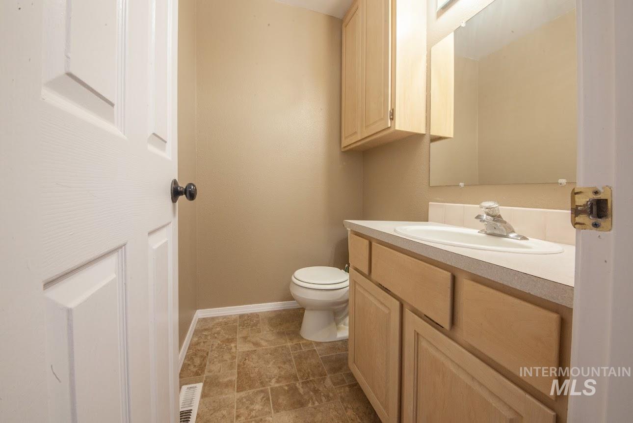 2975 Dove Dr, Clarkston, Washington 99403, 6 Bedrooms, 3.5 Bathrooms, Residential For Sale, Price $499,500,MLS 98968518