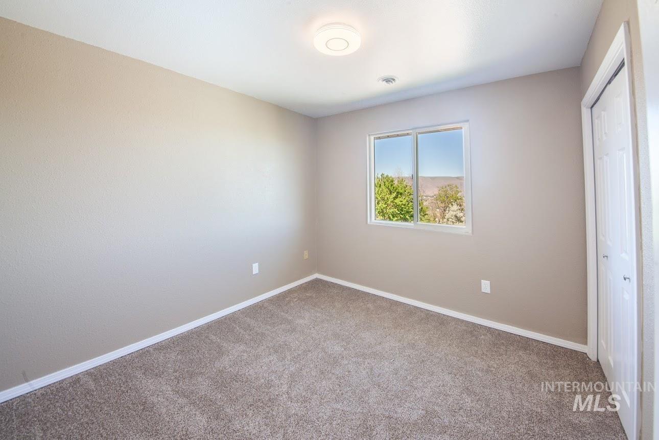 2975 Dove Dr, Clarkston, Washington 99403, 6 Bedrooms, 3.5 Bathrooms, Residential For Sale, Price $499,500,MLS 98968518