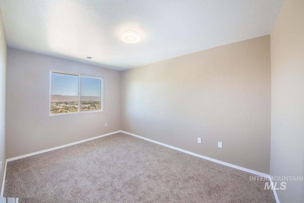 2975 Dove Dr, Clarkston, Washington 99403, 6 Bedrooms, 3.5 Bathrooms, Residential For Sale, Price $499,500,MLS 98968518