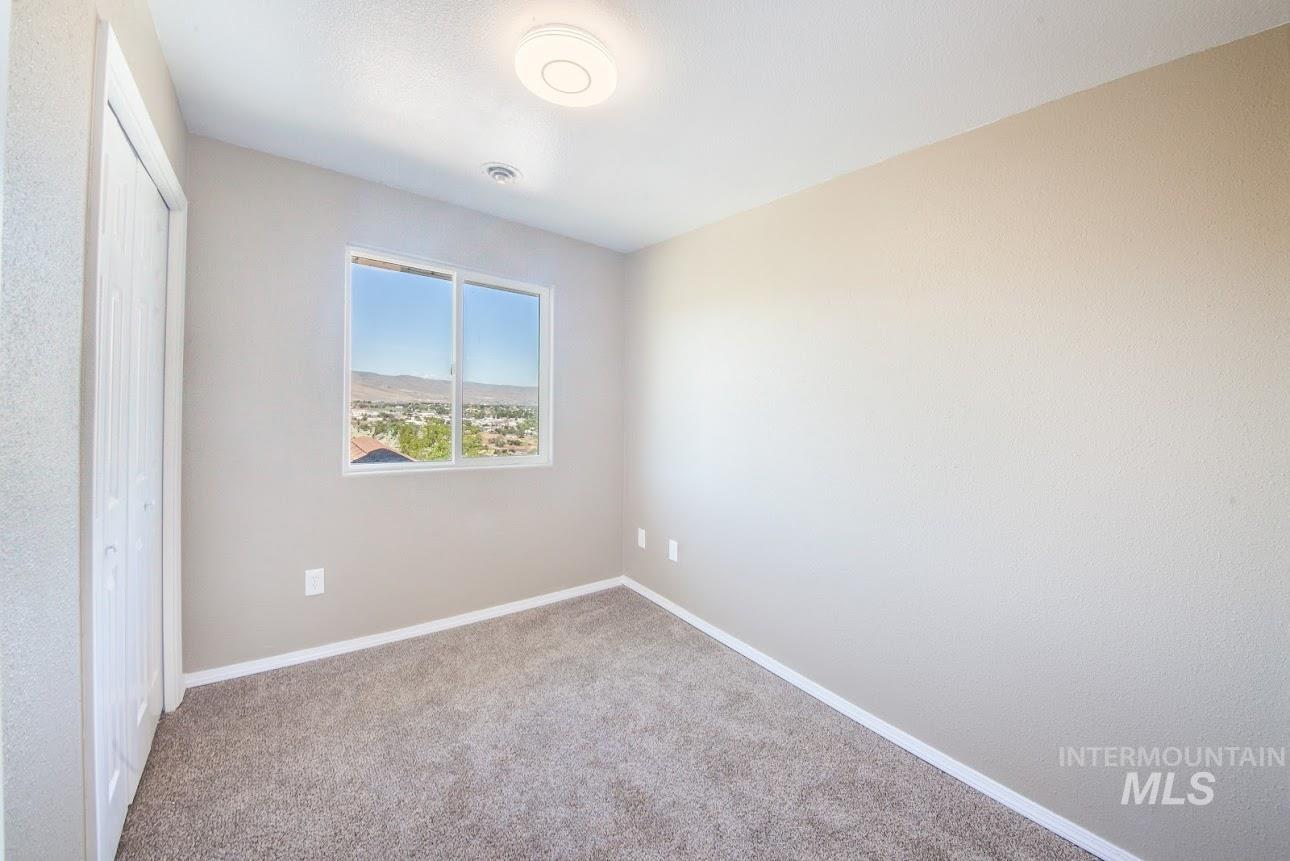 2975 Dove Dr, Clarkston, Washington 99403, 6 Bedrooms, 3.5 Bathrooms, Residential For Sale, Price $499,500,MLS 98968518