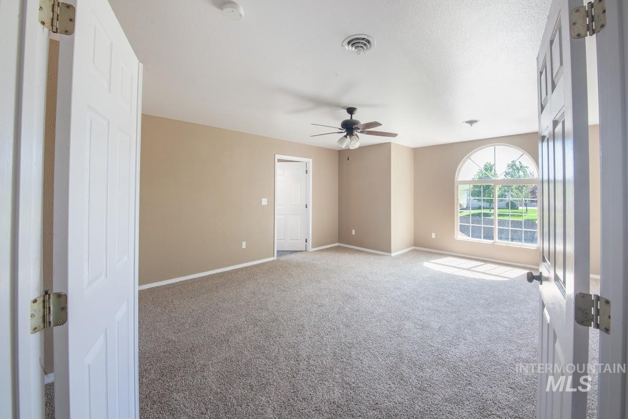 2975 Dove Dr, Clarkston, Washington 99403, 6 Bedrooms, 3.5 Bathrooms, Residential For Sale, Price $499,500,MLS 98968518