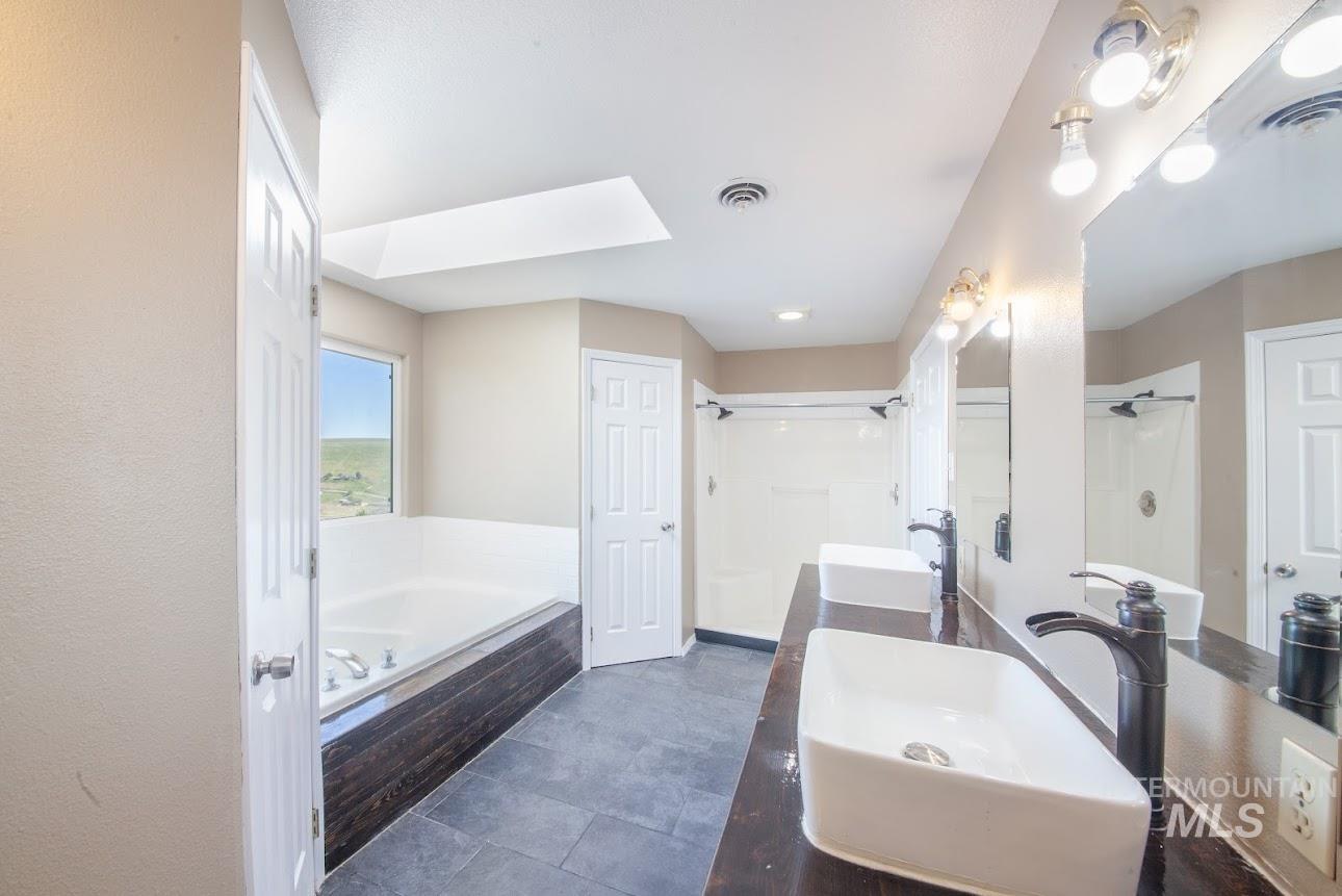 2975 Dove Dr, Clarkston, Washington 99403, 6 Bedrooms, 3.5 Bathrooms, Residential For Sale, Price $499,500,MLS 98968518