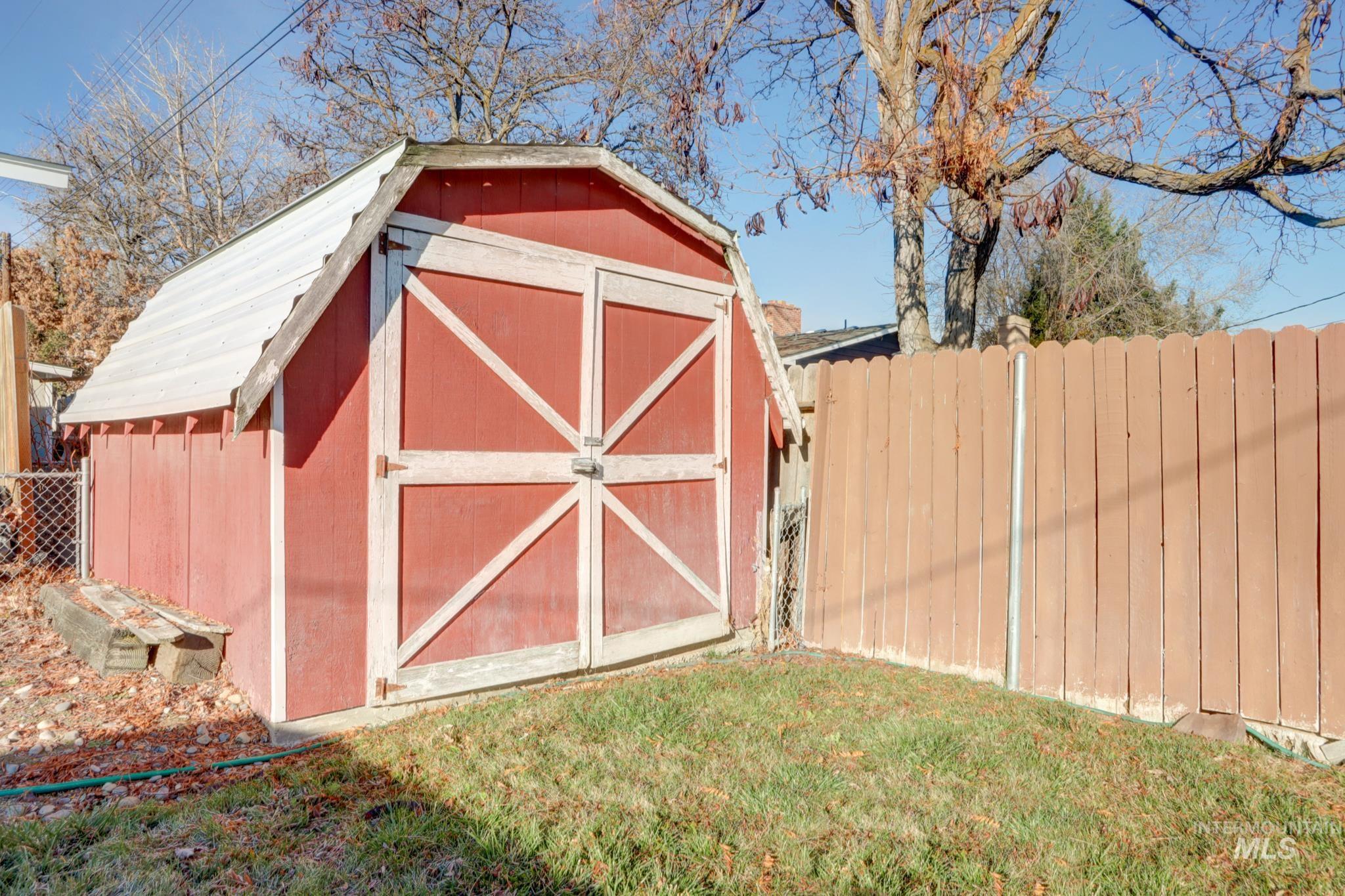 1235 Moore Way, Ontario, Oregon 97914, 3 Bedrooms, 2 Bathrooms, Residential For Sale, Price $349,999,MLS 98968554