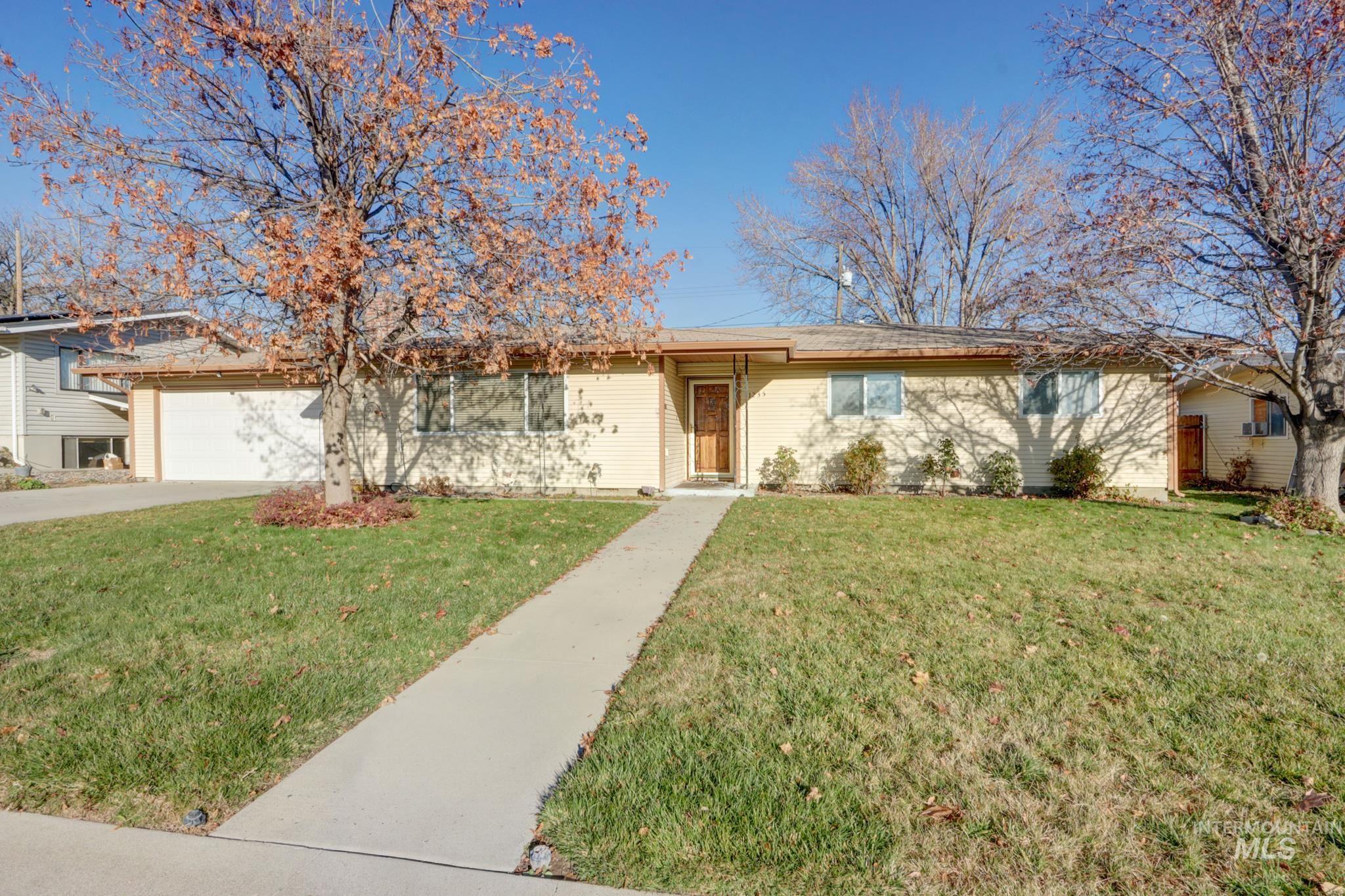 1235 Moore Way, Ontario, Oregon 97914, 3 Bedrooms, 2 Bathrooms, Residential For Sale, Price $349,999,MLS 98968554