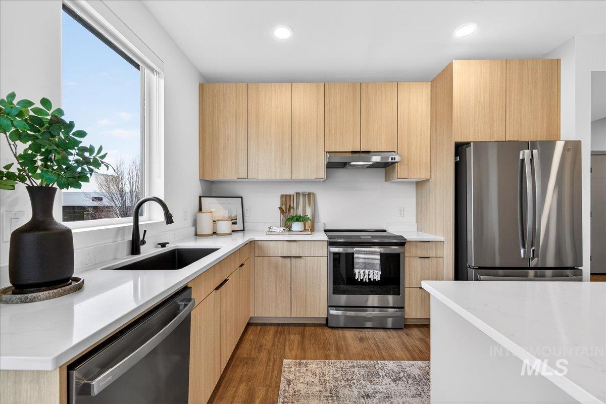 2312 S Broadway Avenue, Boise, Idaho 83706, 2 Bedrooms, 2 Bathrooms, Residential For Sale, Price $445,000, 98968559