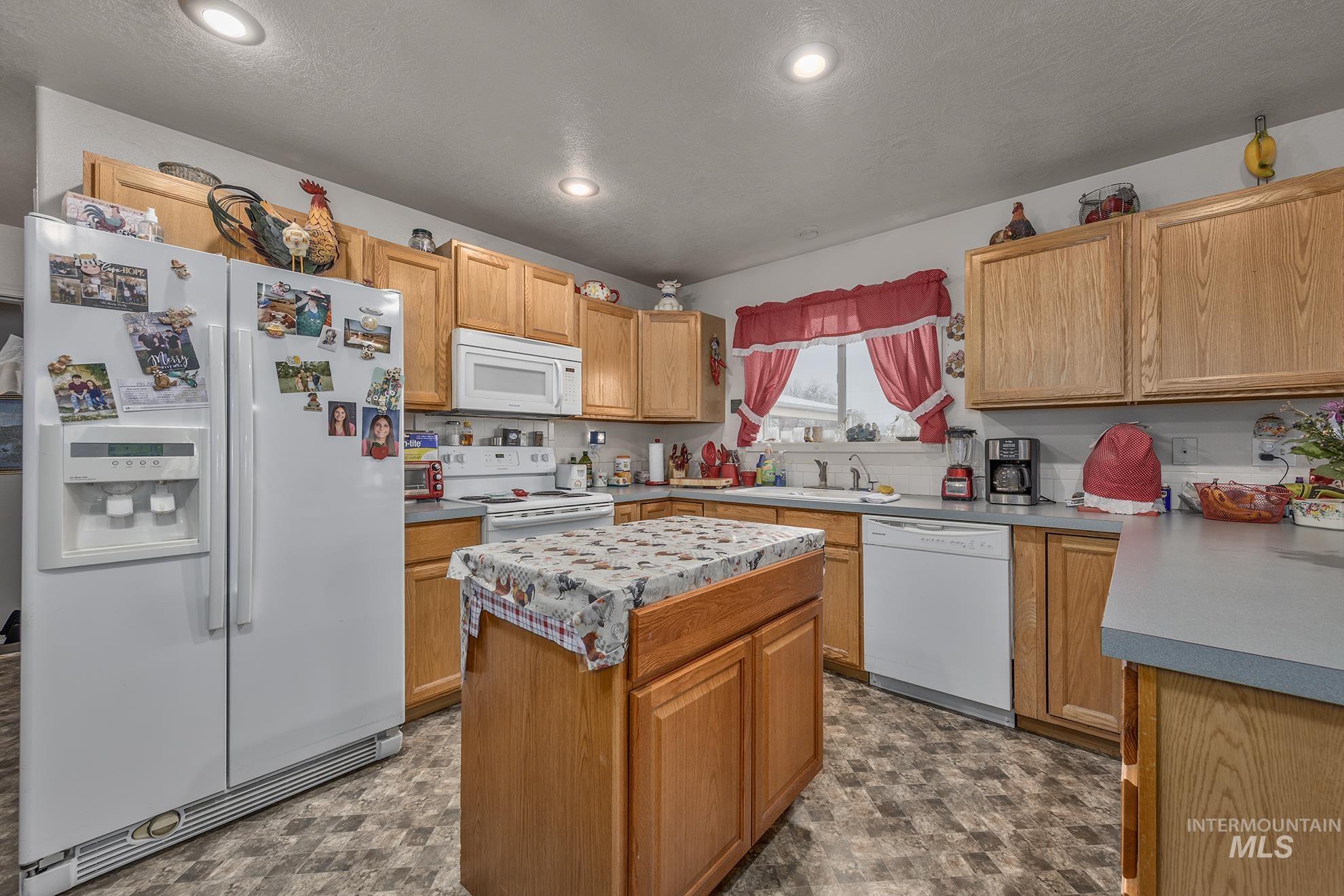 393 Tuttle Dr, Ontario, Oregon 97914, 4 Bedrooms, 2 Bathrooms, Residential For Sale, Price $425,000, 98968567