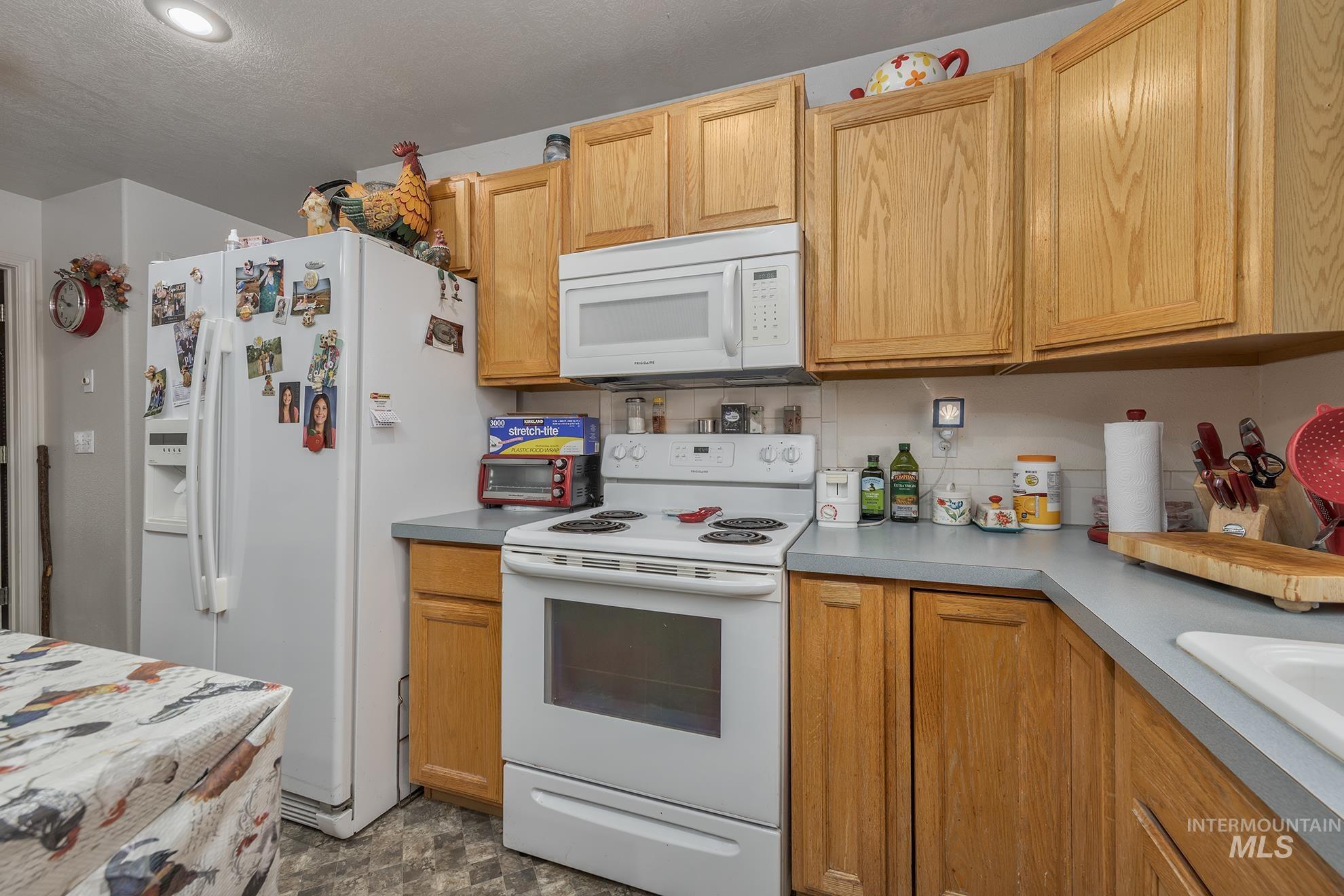 393 Tuttle Dr, Ontario, Oregon 97914, 4 Bedrooms, 2 Bathrooms, Residential For Sale, Price $425,000, 98968567