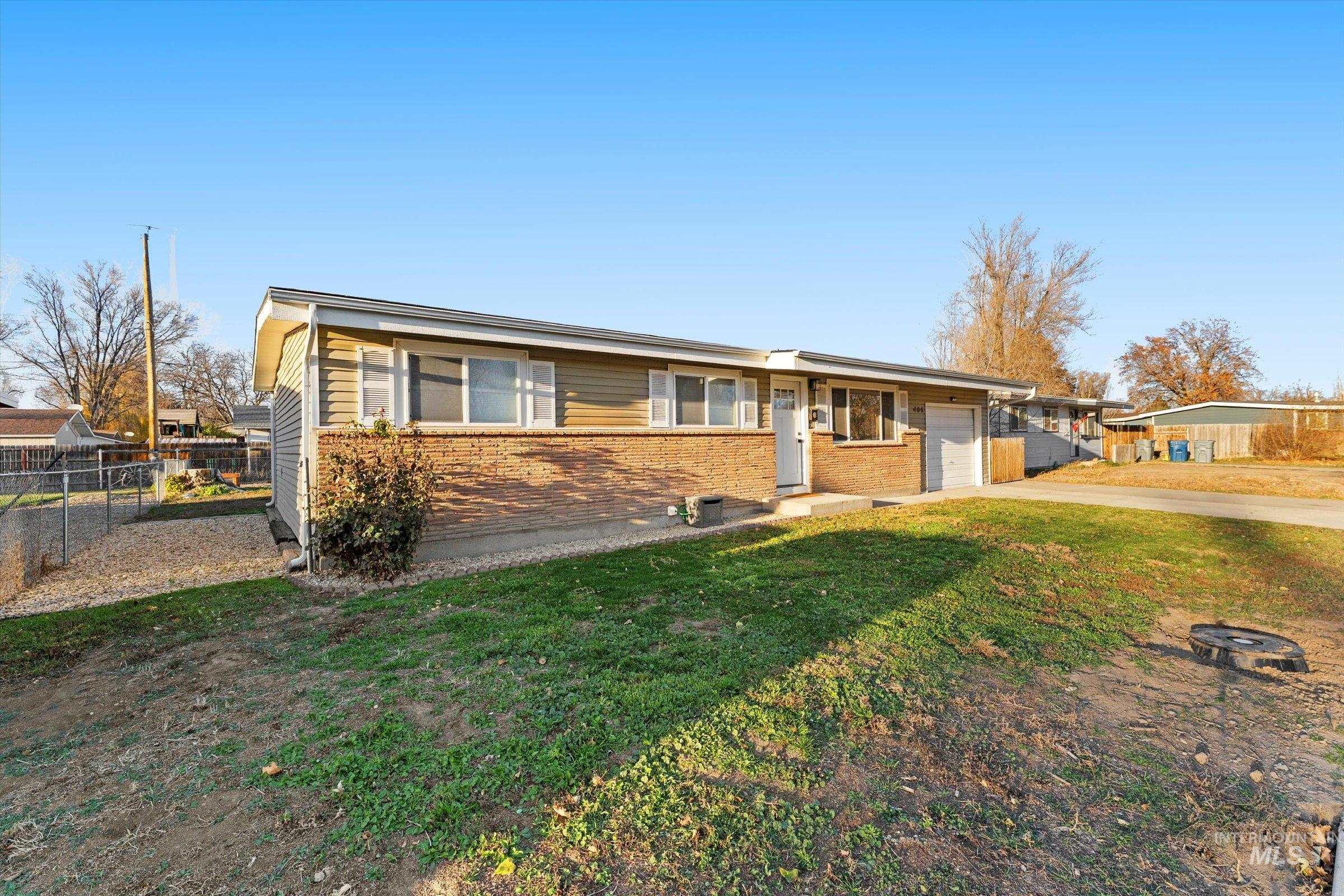 406 Chestnut St, Mountain Home, Idaho 83647, 3 Bedrooms, 1 Bathroom, Residential For Sale, Price $285,000,MLS 98968569