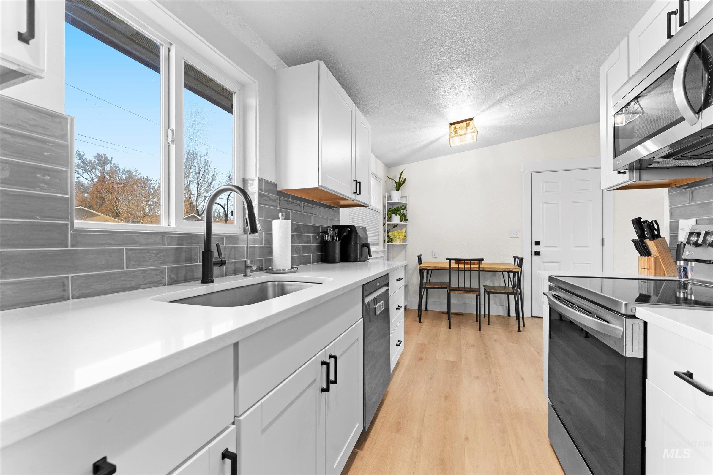 406 Chestnut St, Mountain Home, Idaho 83647, 3 Bedrooms, 1 Bathroom, Residential For Sale, Price $285,000,MLS 98968569