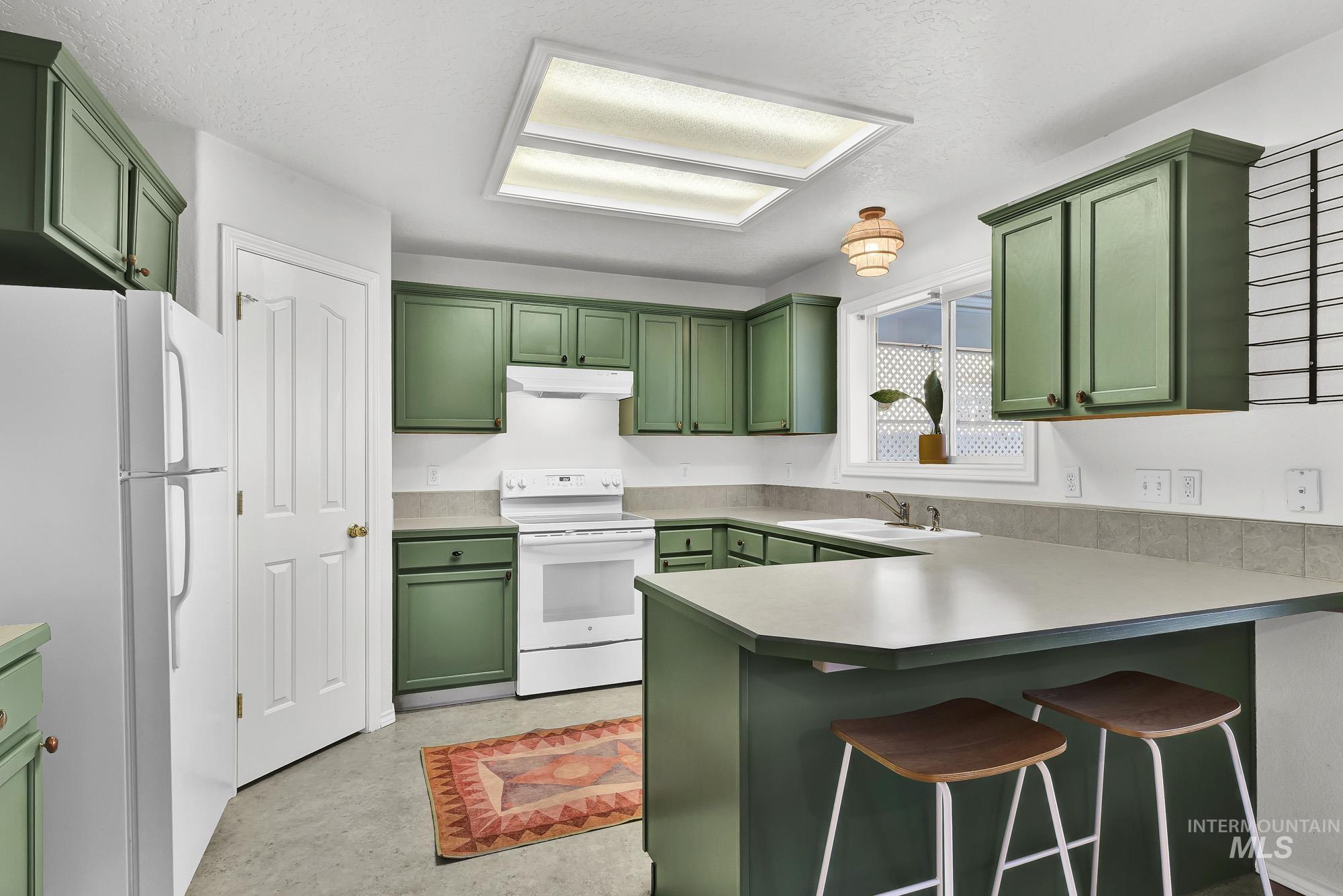 262 N Sunbird Ave, Kuna, Idaho 83634, 3 Bedrooms, 2 Bathrooms, Residential For Sale, Price $385,000,MLS 98968572