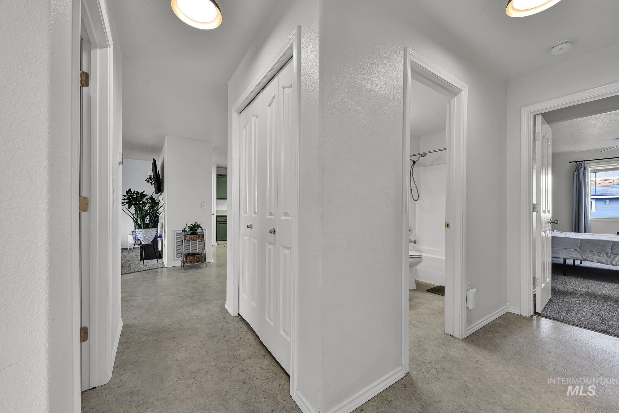 262 N Sunbird Ave, Kuna, Idaho 83634, 3 Bedrooms, 2 Bathrooms, Residential For Sale, Price $385,000,MLS 98968572