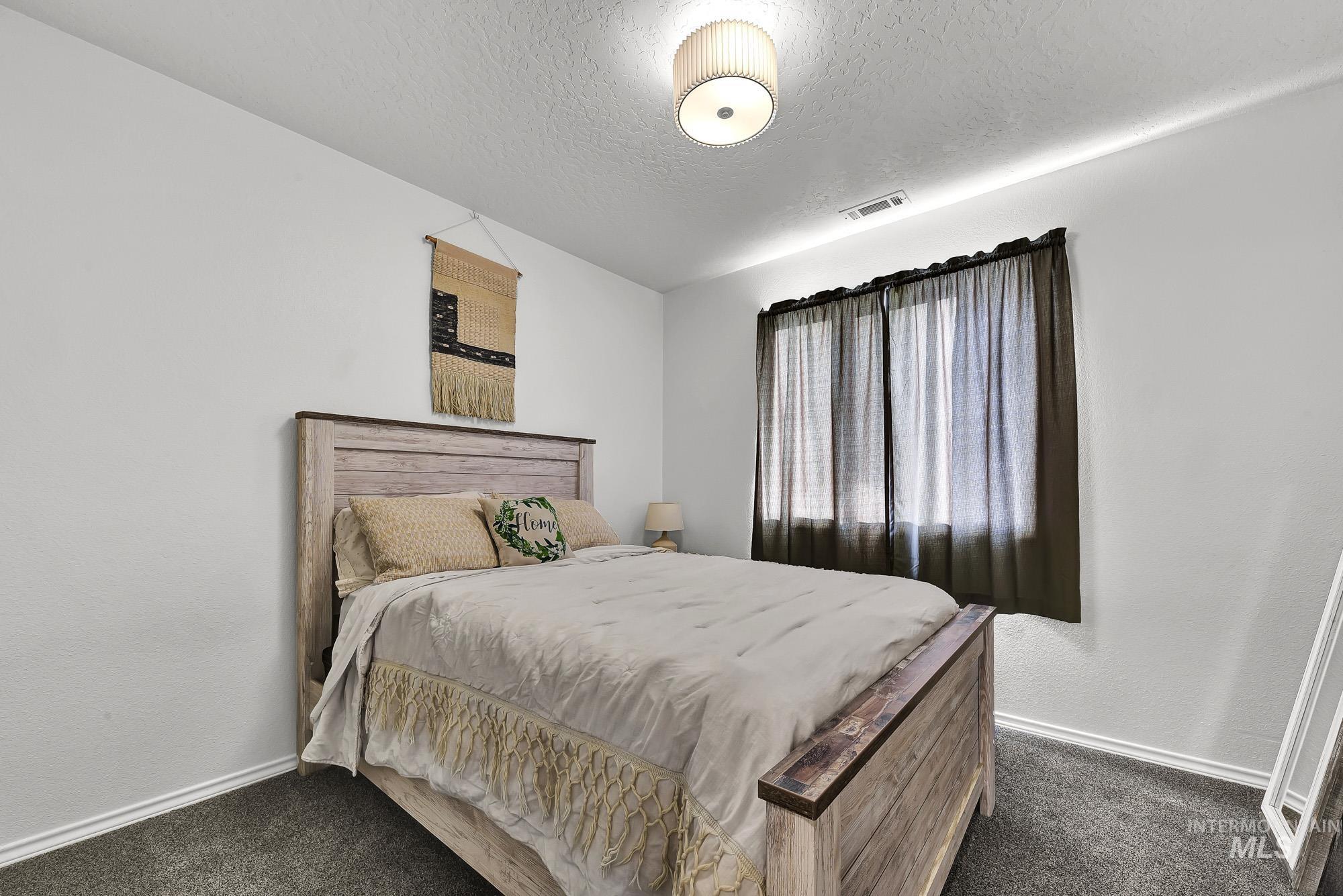 262 N Sunbird Ave, Kuna, Idaho 83634, 3 Bedrooms, 2 Bathrooms, Residential For Sale, Price $385,000,MLS 98968572