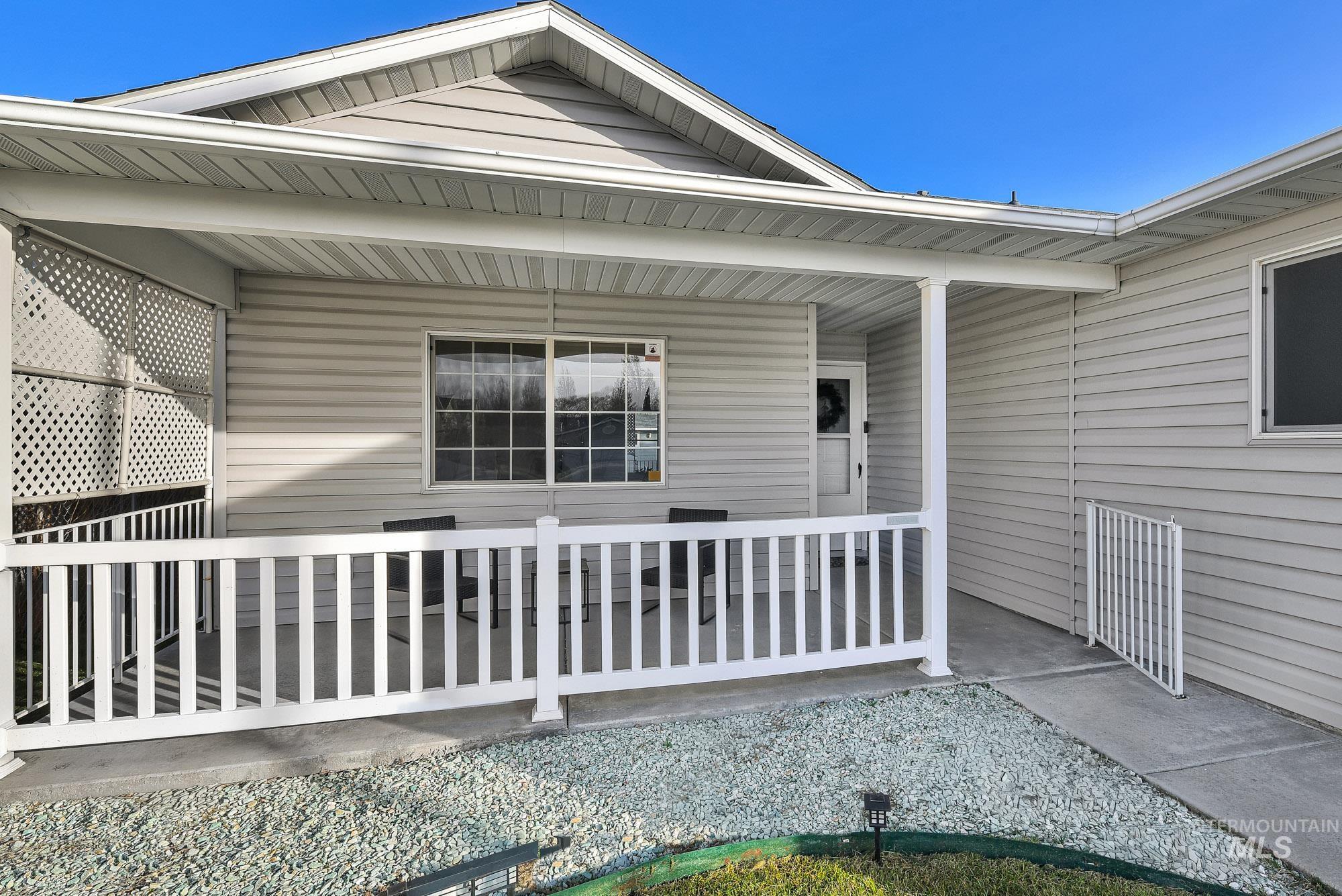 262 N Sunbird Ave, Kuna, Idaho 83634, 3 Bedrooms, 2 Bathrooms, Residential For Sale, Price $385,000,MLS 98968572