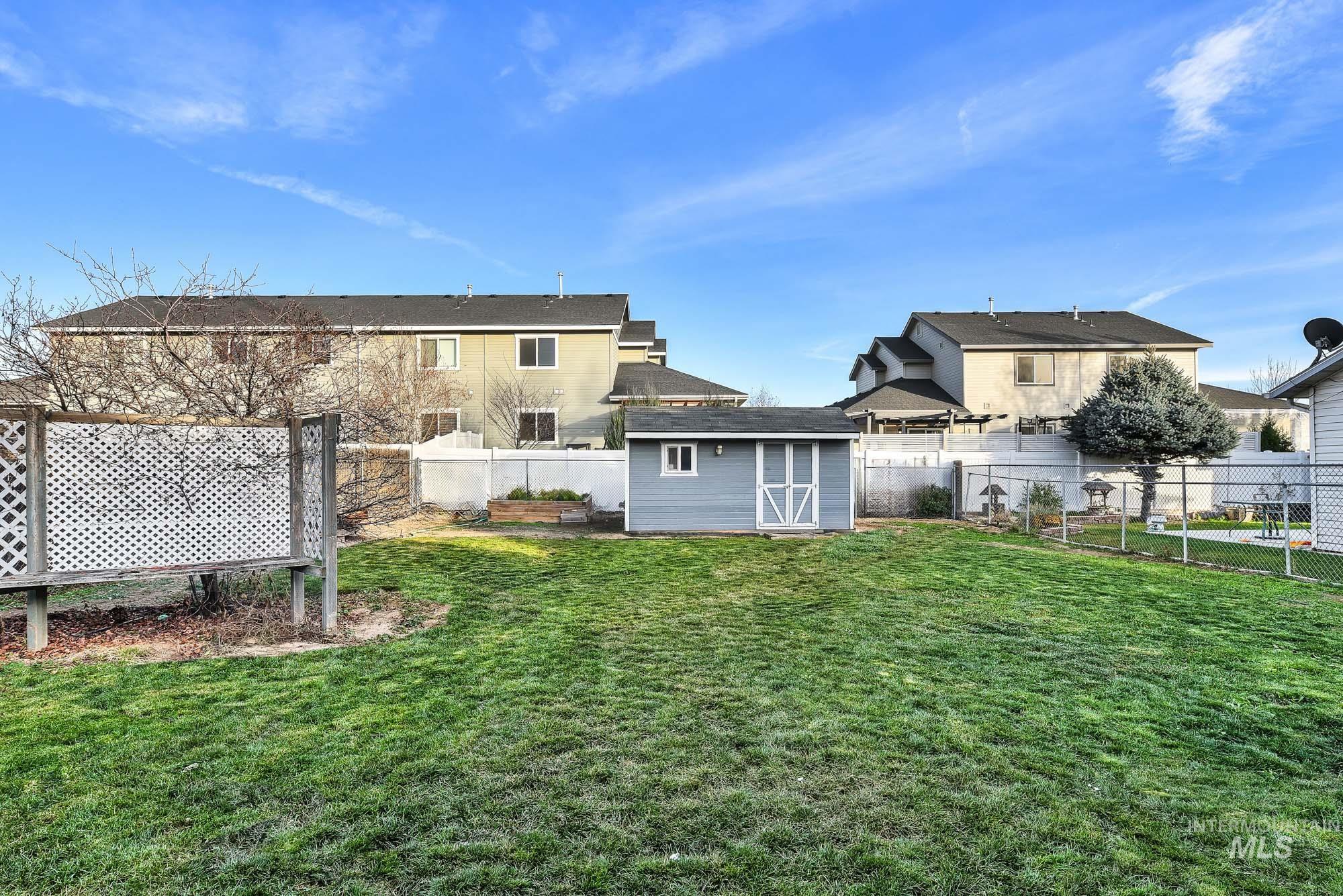 262 N Sunbird Ave, Kuna, Idaho 83634, 3 Bedrooms, 2 Bathrooms, Residential For Sale, Price $385,000,MLS 98968572