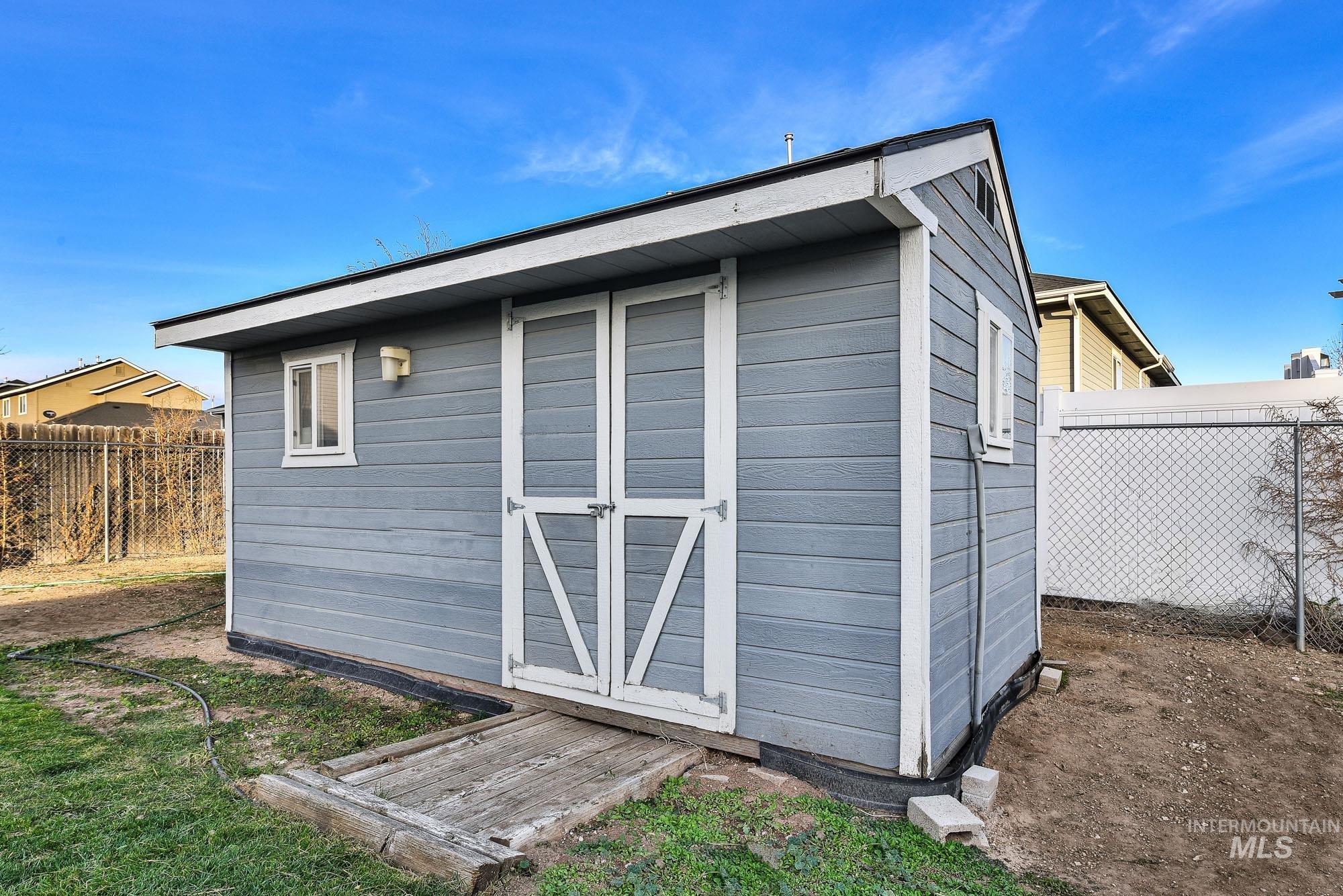 262 N Sunbird Ave, Kuna, Idaho 83634, 3 Bedrooms, 2 Bathrooms, Residential For Sale, Price $385,000,MLS 98968572