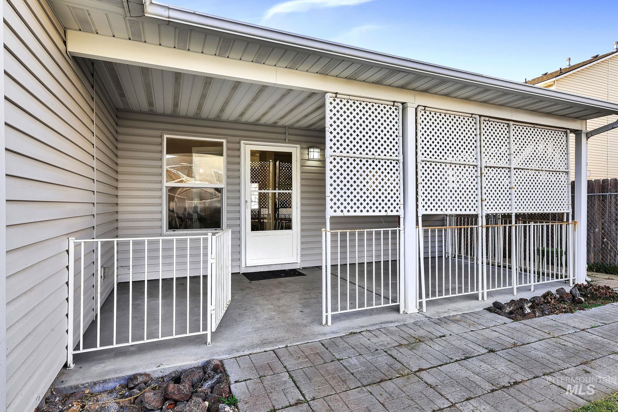 262 N Sunbird Ave, Kuna, Idaho 83634, 3 Bedrooms, 2 Bathrooms, Residential For Sale, Price $385,000,MLS 98968572