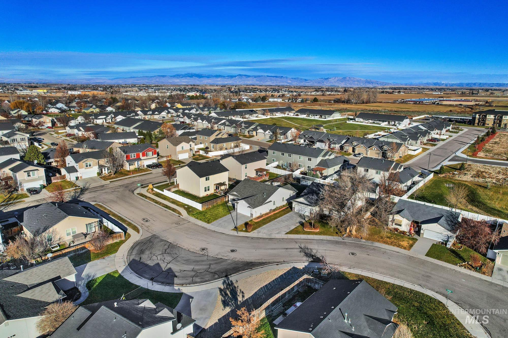 262 N Sunbird Ave, Kuna, Idaho 83634, 3 Bedrooms, 2 Bathrooms, Residential For Sale, Price $385,000,MLS 98968572