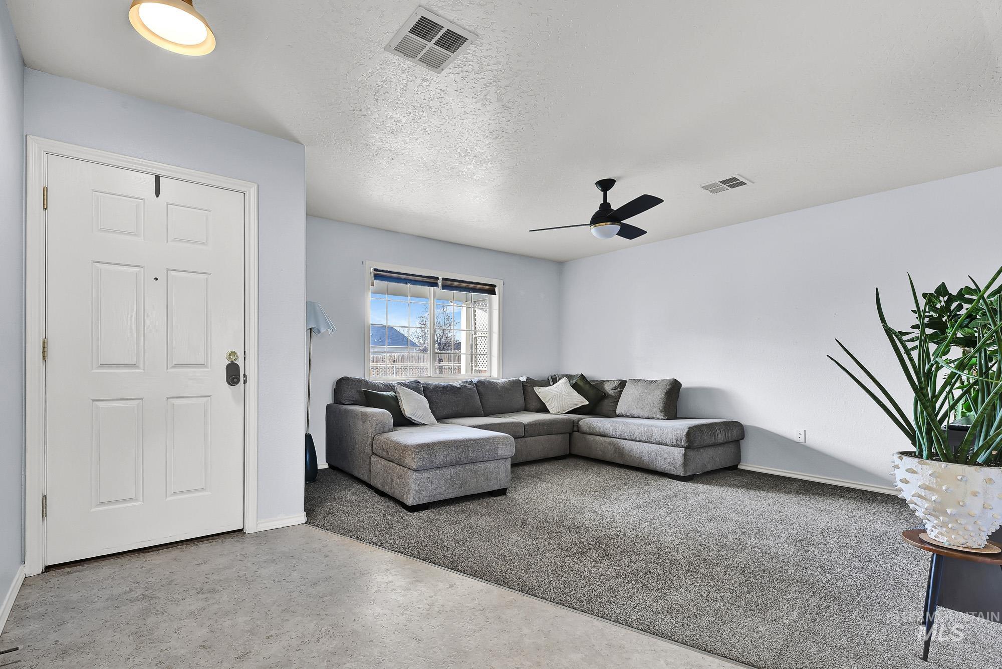 262 N Sunbird Ave, Kuna, Idaho 83634, 3 Bedrooms, 2 Bathrooms, Residential For Sale, Price $385,000,MLS 98968572