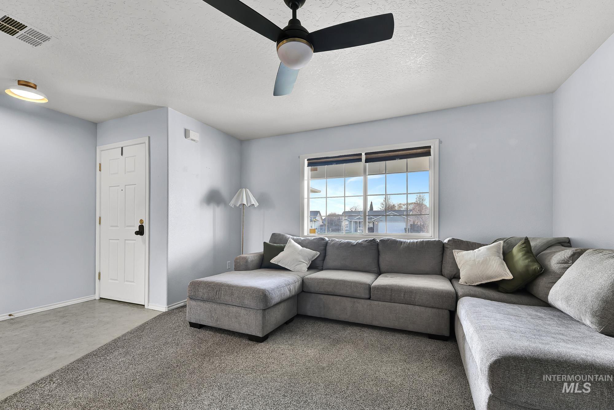 262 N Sunbird Ave, Kuna, Idaho 83634, 3 Bedrooms, 2 Bathrooms, Residential For Sale, Price $385,000,MLS 98968572