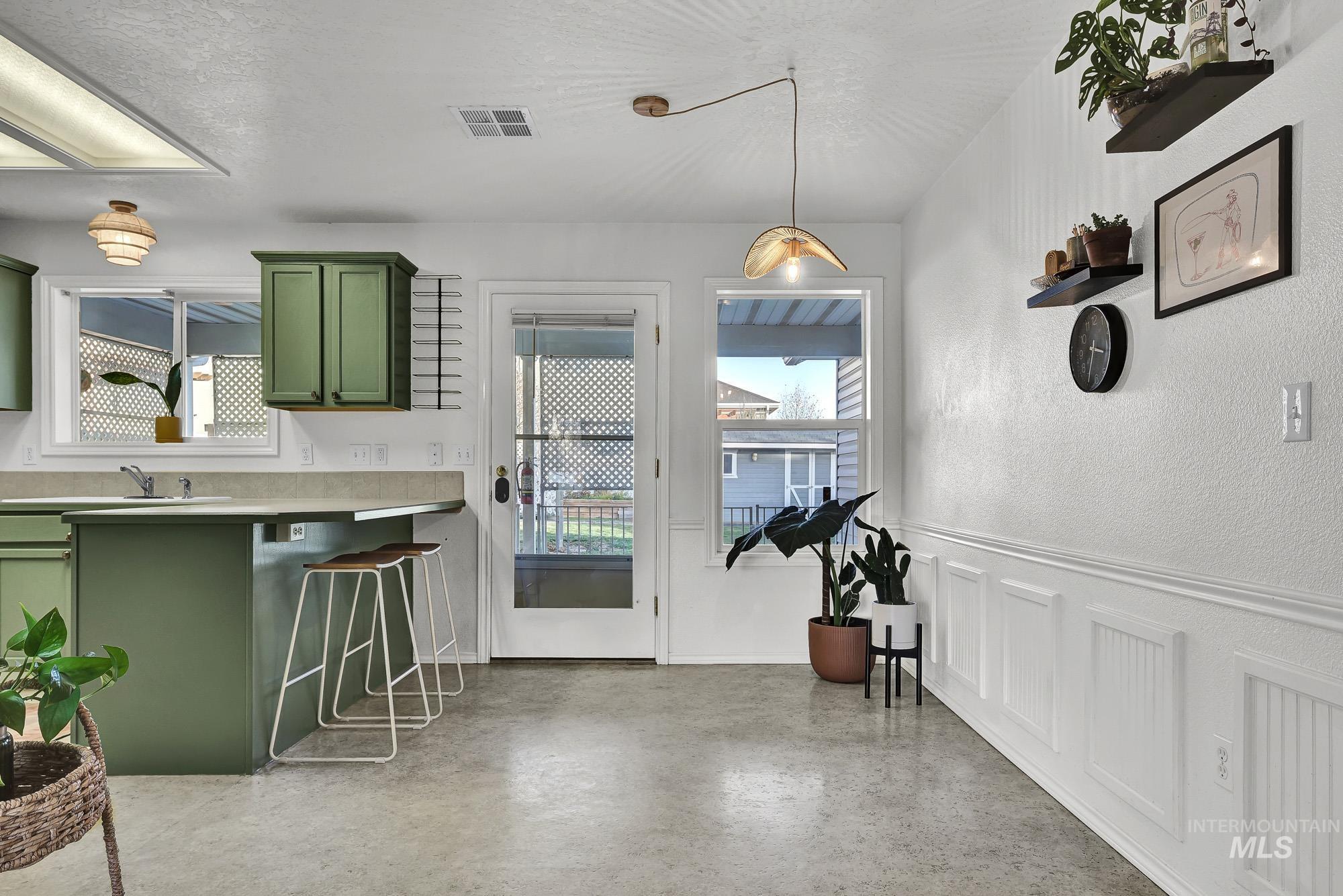 262 N Sunbird Ave, Kuna, Idaho 83634, 3 Bedrooms, 2 Bathrooms, Residential For Sale, Price $385,000,MLS 98968572