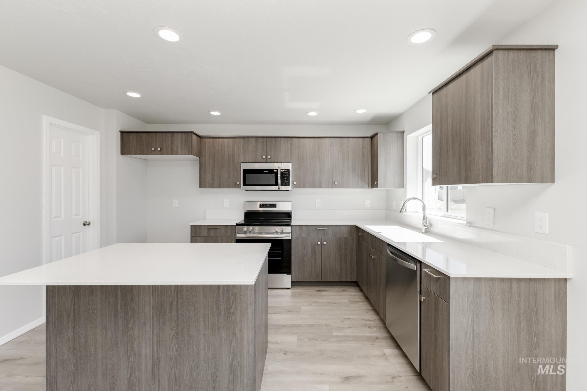 3787 E Jamestown Dr, Nampa, Idaho 83686, 4 Bedrooms, 2.5 Bathrooms, Residential For Sale, Price $434,990,MLS 98968575