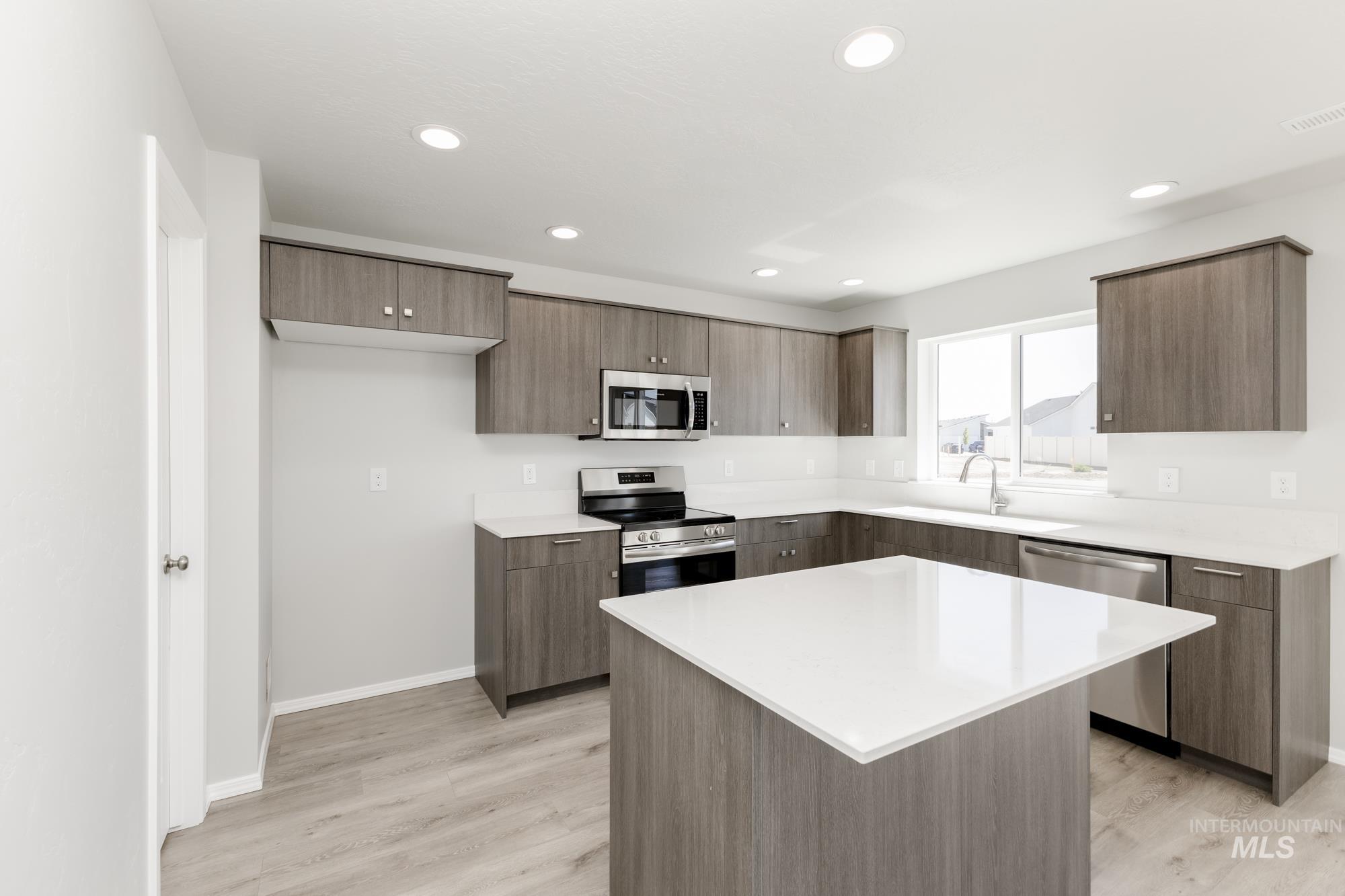 3787 E Jamestown Dr, Nampa, Idaho 83686, 4 Bedrooms, 2.5 Bathrooms, Residential For Sale, Price $434,990,MLS 98968575