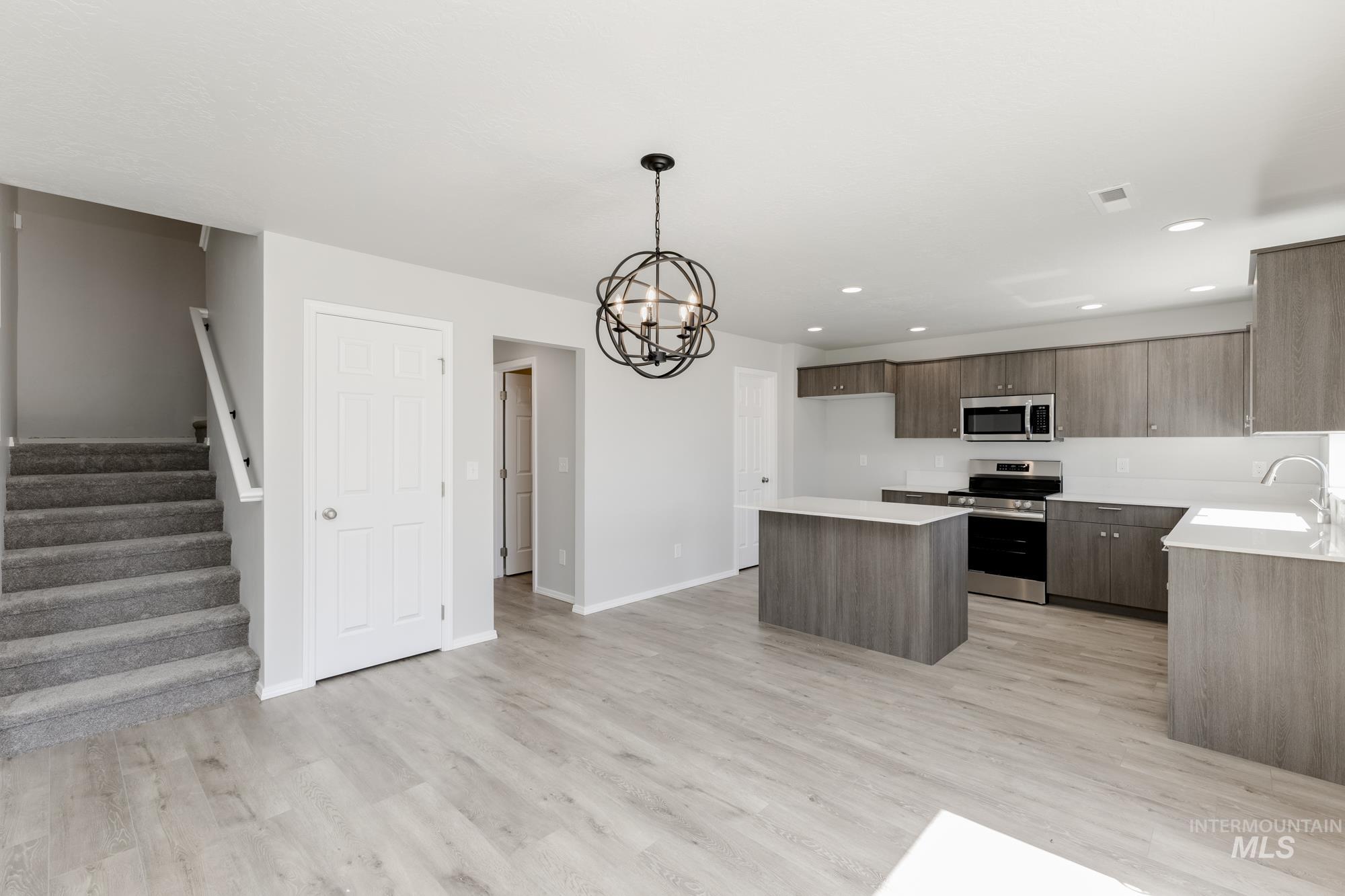 3787 E Jamestown Dr, Nampa, Idaho 83686, 4 Bedrooms, 2.5 Bathrooms, Residential For Sale, Price $434,990,MLS 98968575