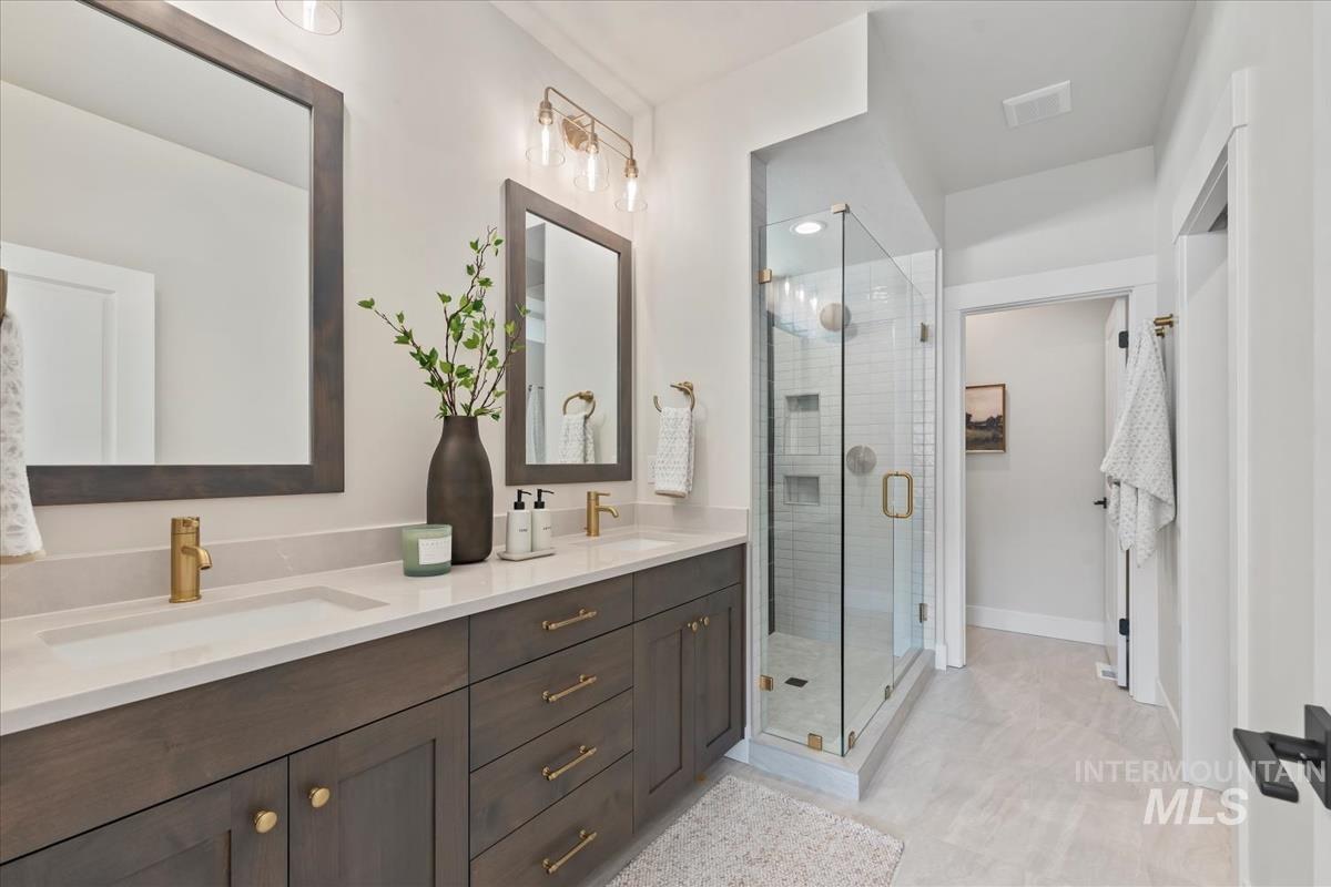 2206 E Rodeo St., Kuna, Idaho 83634, 3 Bedrooms, 2 Bathrooms, Residential For Sale, Price $519,880,MLS 98968579